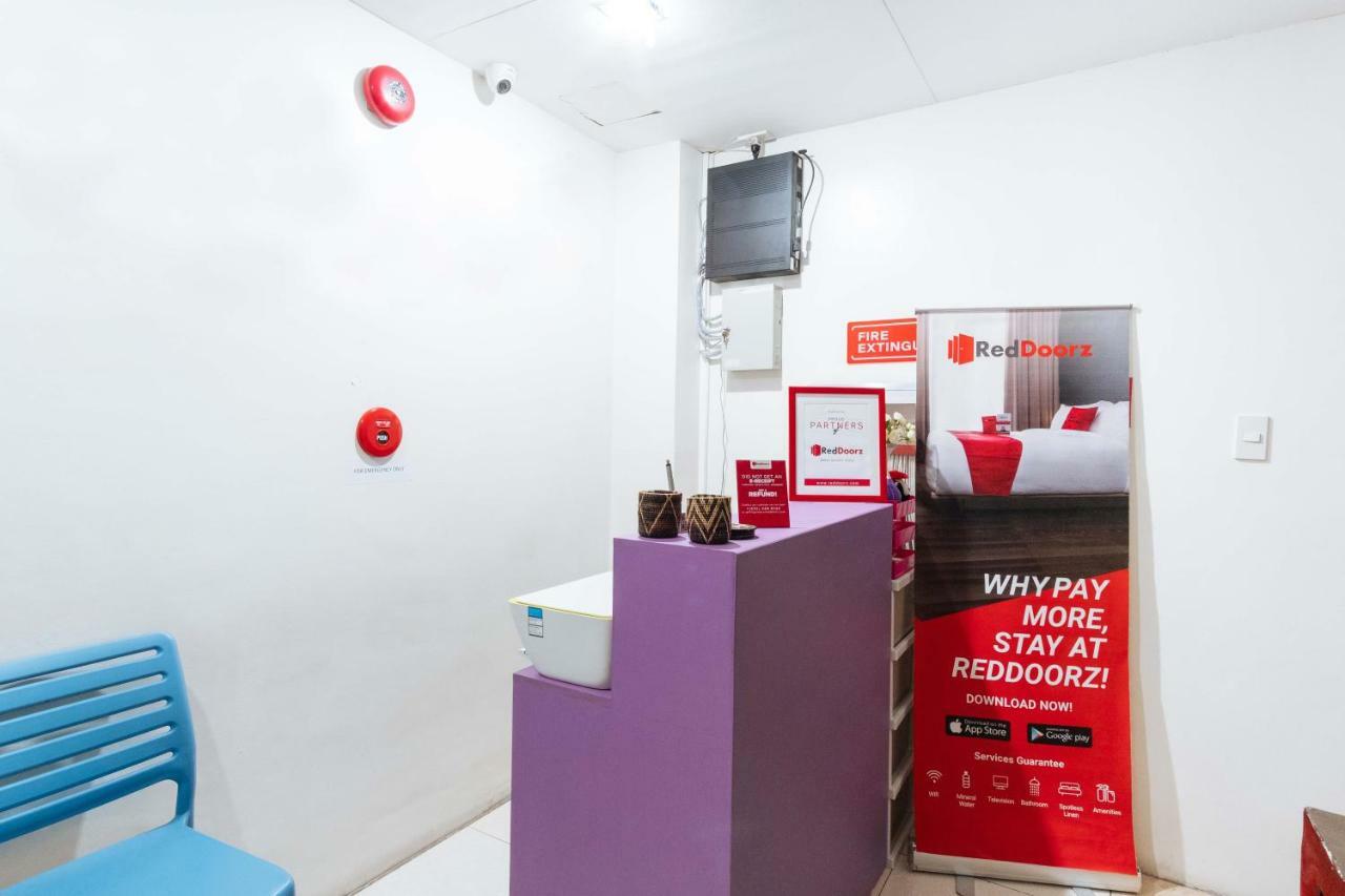 Reddoorz Near Robinsons Place Manila Exterior photo